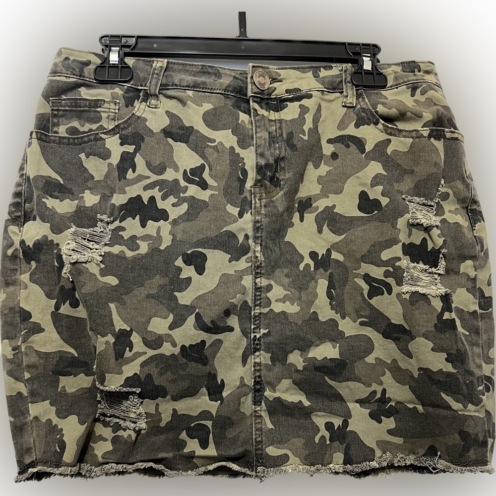 🎉 3 for 30🎉Rue 21 camo mini skirt, distressed